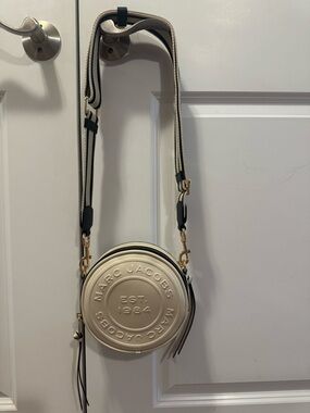 NEW Authentic Marc Jacobs Signet Circle Crossbody bag 4P3HCR024H02